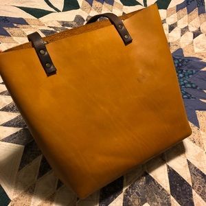 Portland Leather Classic Tote (Medium)